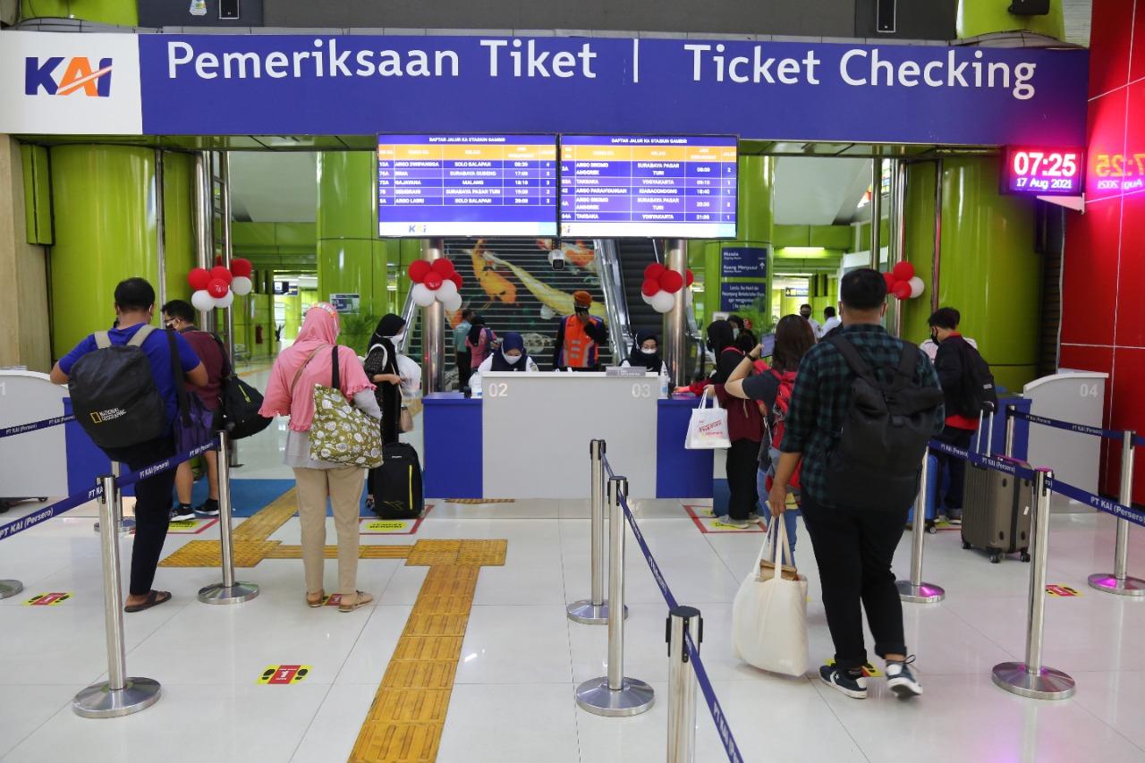 pemeriksaan-calon-penumpang-di-stasiun-gambir-jakarta.jpg