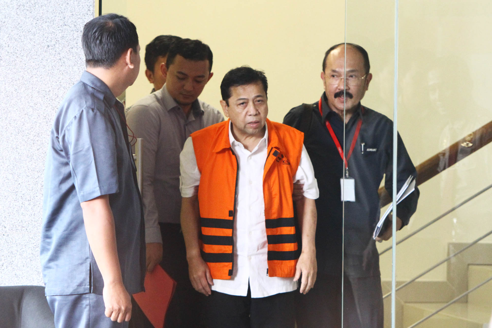 pemeriksaan-perdana-setya-novanto-pasca-ditahan-kpk-selama-5-jam_20171121_154221.jpg
