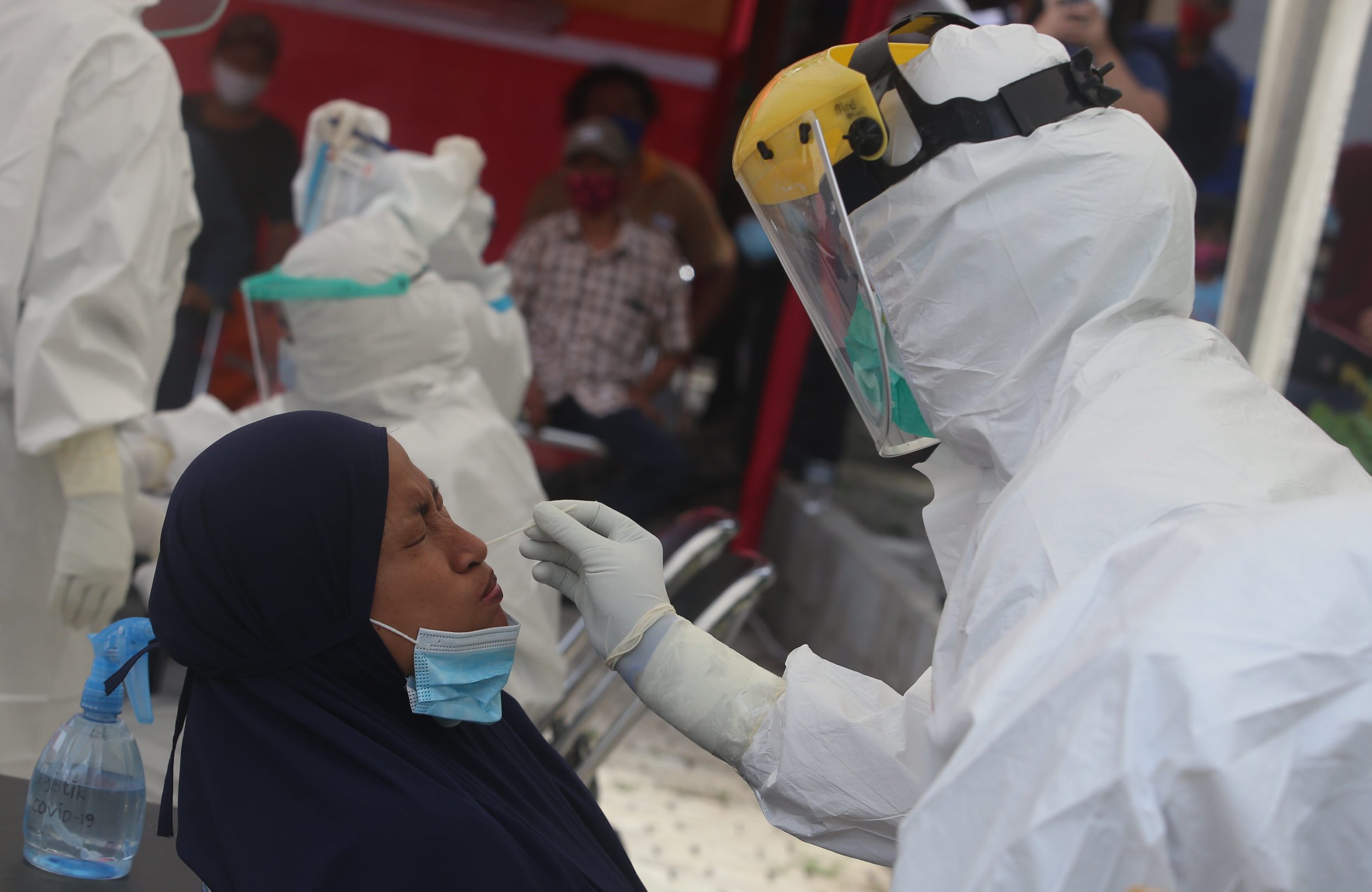 pemeriksaan-swab-antigen-gratis-bagi-warga-kurang-mampu_20210202_180135.jpg