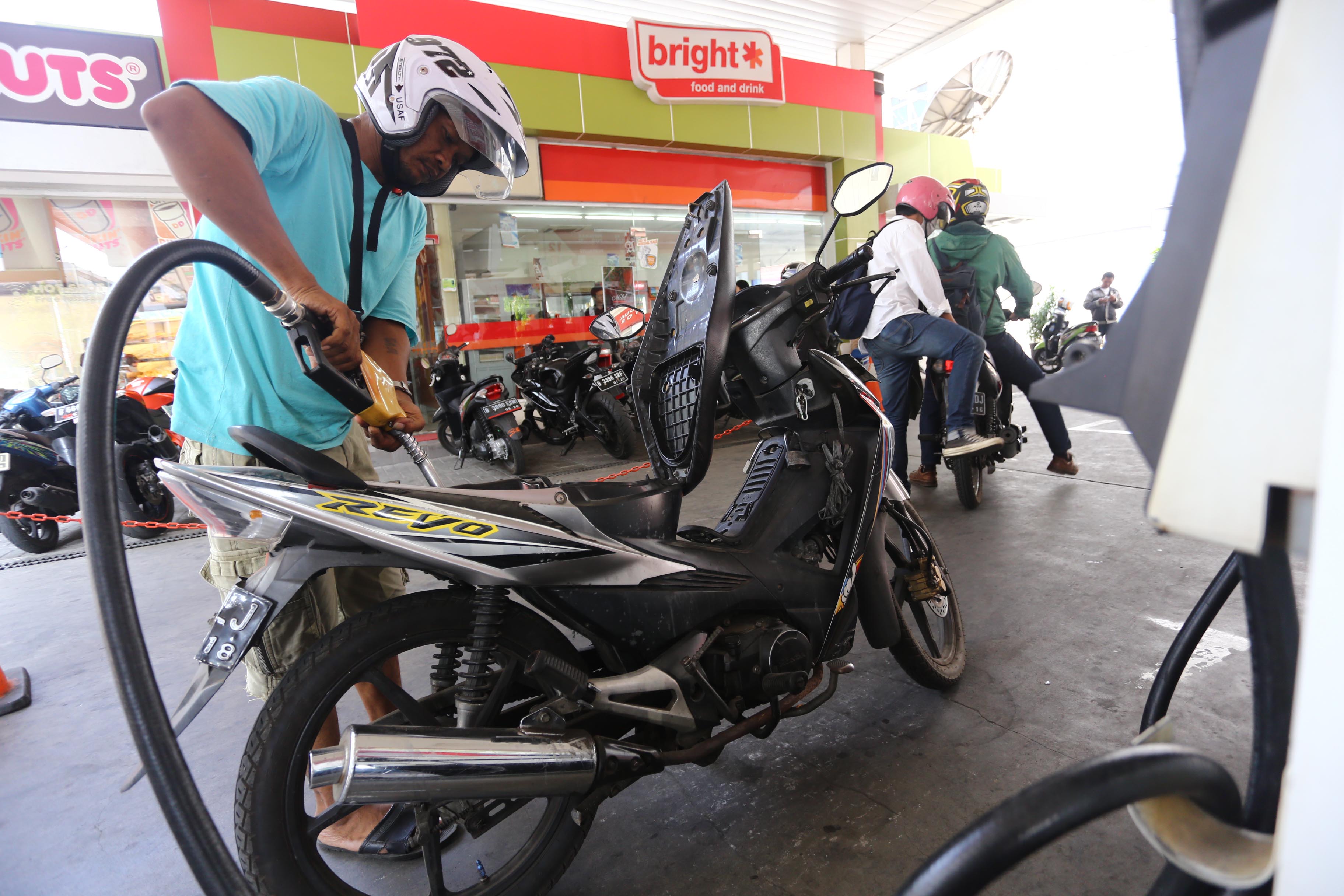pemerintah-berencana-turunkan-harga-bbm-subsidi_20151006_014428.jpg