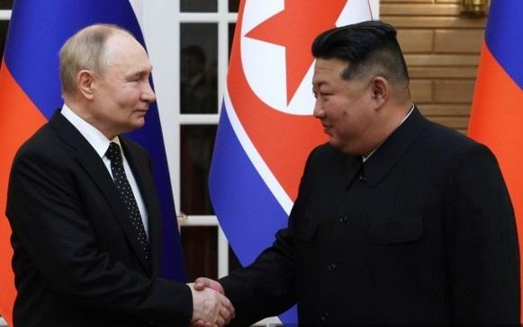 pemimpin-korea-utara-kim-jong-un-kanan-dan-presiden-rusia-vladimir-putin.jpg
