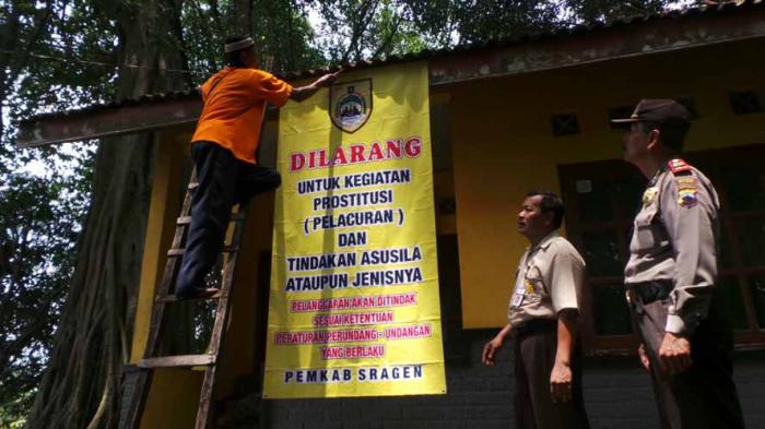 pemkab-sragen-larang-wisata-gunung-kemukus_20141128_114032.jpg