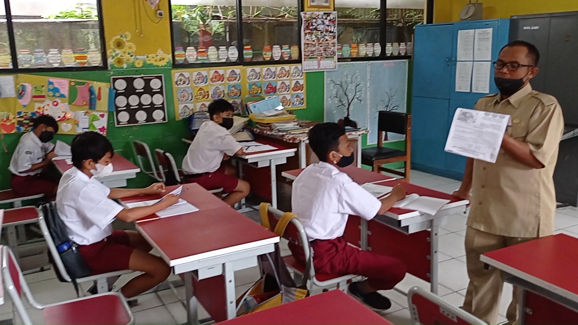 pemkot-tangerang-lakukan-ptm-terbatas-sd-dan-smp_20220307_150023.jpg