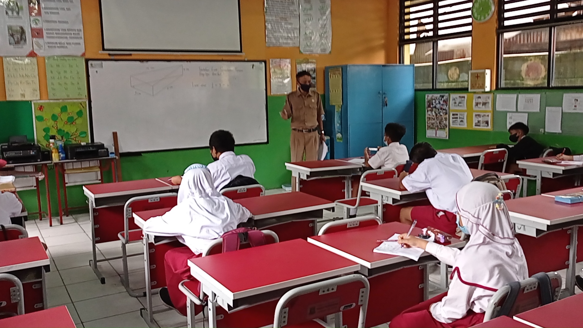 pemkot-tangerang-lakukan-ptm-terbatas-sd-dan-smp_20220307_150401.jpg