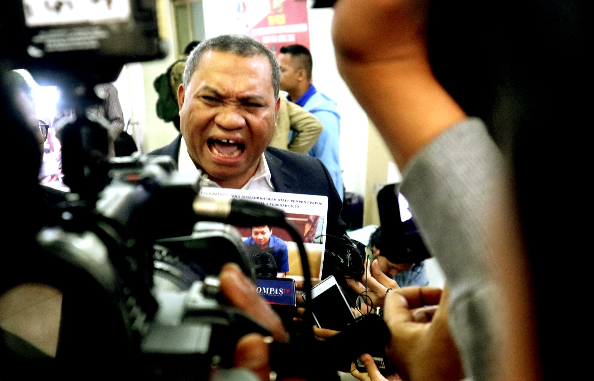 pemprov-papua-laporkan-dua-oknum-pegawai-kpk-ke-dirkrimum-polda_20190213_034401.jpg