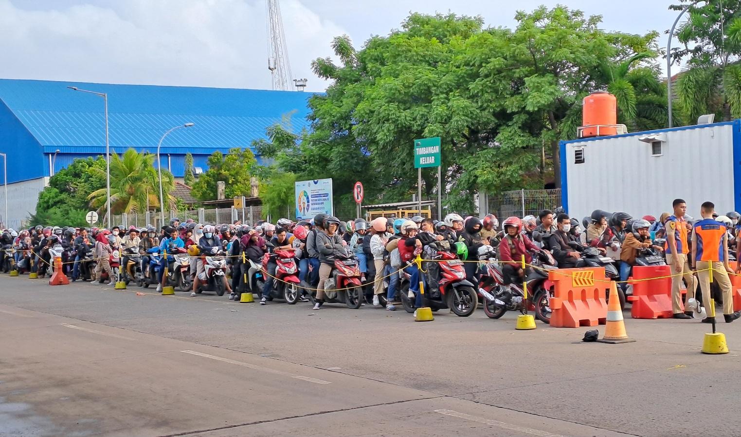 pemudik-motor-di-pelabuhan-ciwandan-banten.jpg