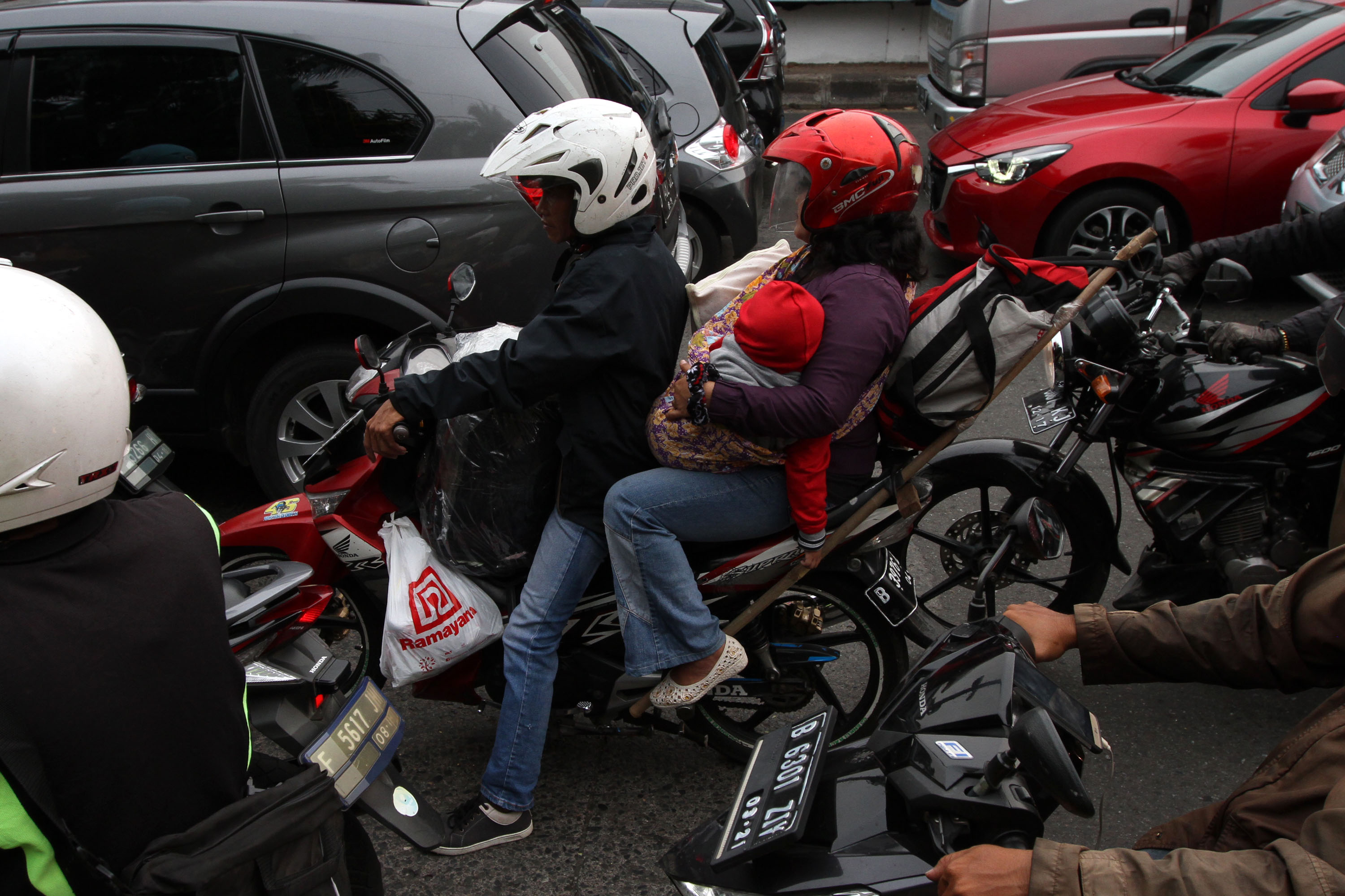 pemudik-mulai-berangsur-tinggalkan-jakarta_20170622_191550.jpg