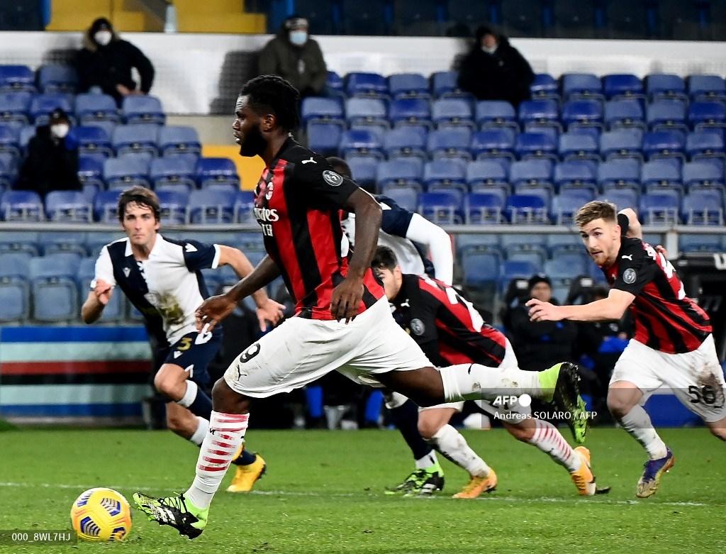 penalti-franck-kessiesaat-pertandingan-sampdoria-vs-ac-milan.jpg
