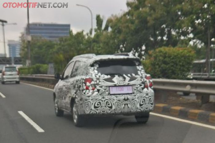 penampakan-datsun-go-cross-di-tol-dalam-kota-cawang_20171219_121637.jpg