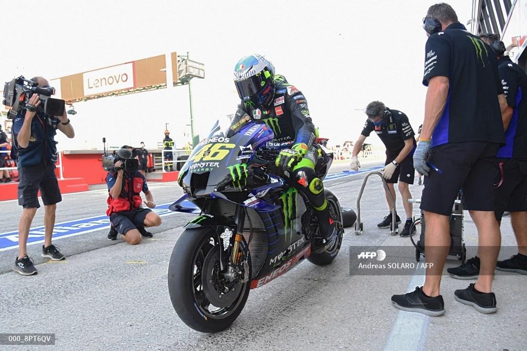 penampakan-helm-anyar-valentino-rossi-di-fp3-motogp-san-marino-2020.jpg