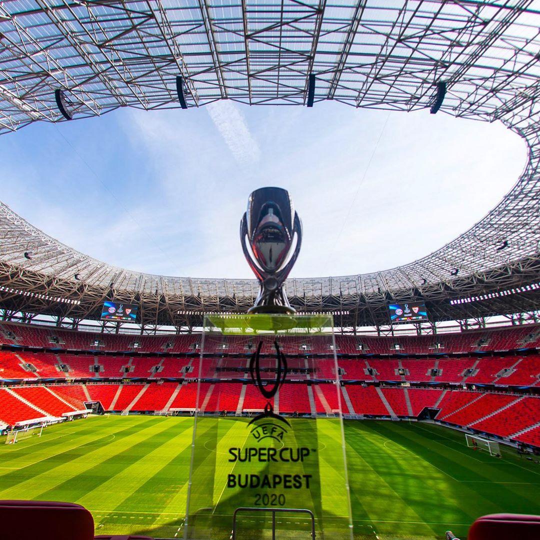 penampakan-piala-super-eropa-2020.jpg