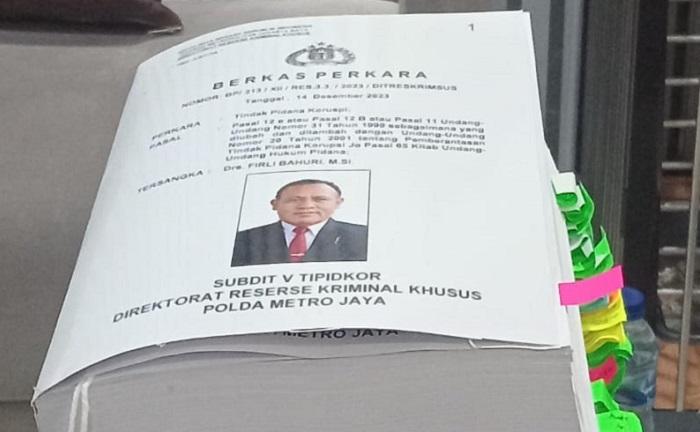 penampakan-tebalnya-berkas-perkara-pemerasan-firli-bahuri.jpg