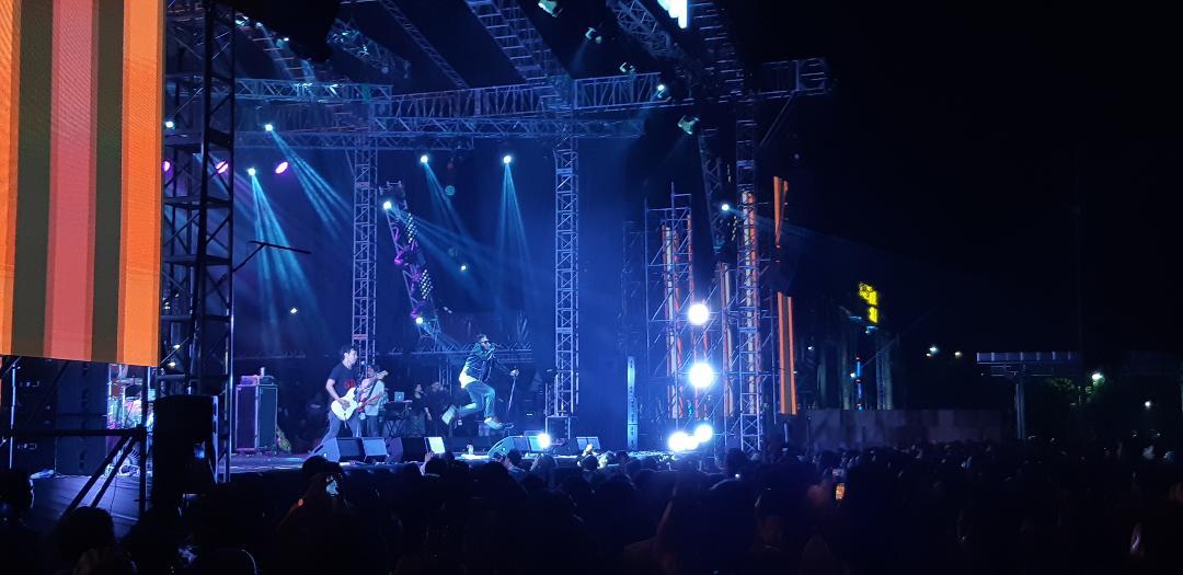 penampilan-clubeighties-di-synchronize-fest-2019.jpg
