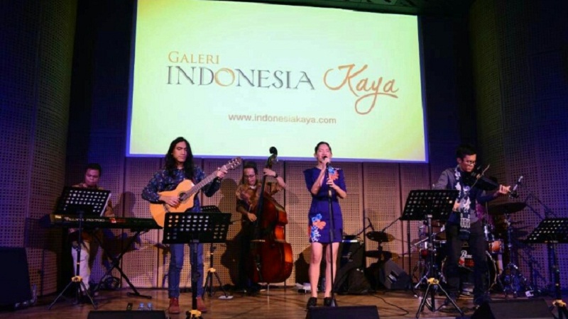 penampilan-monita-tahalea-di-galeri-indonesia-kaya-gik_20161009_220912.jpg
