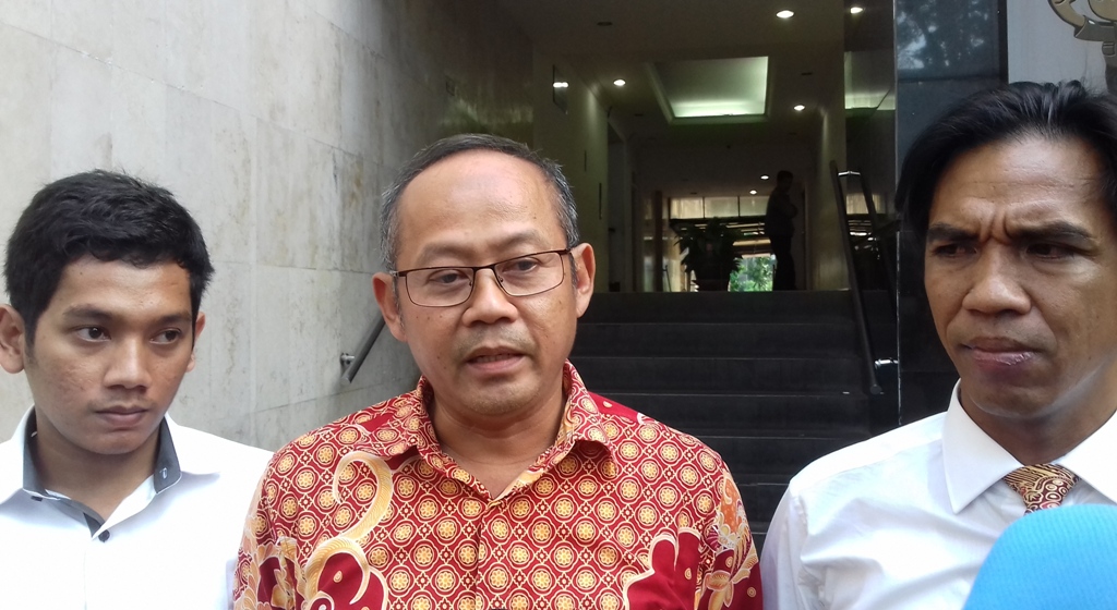 penasihat-hukum-aj-bambang-sunaryo-tengah_20160909_185147.jpg