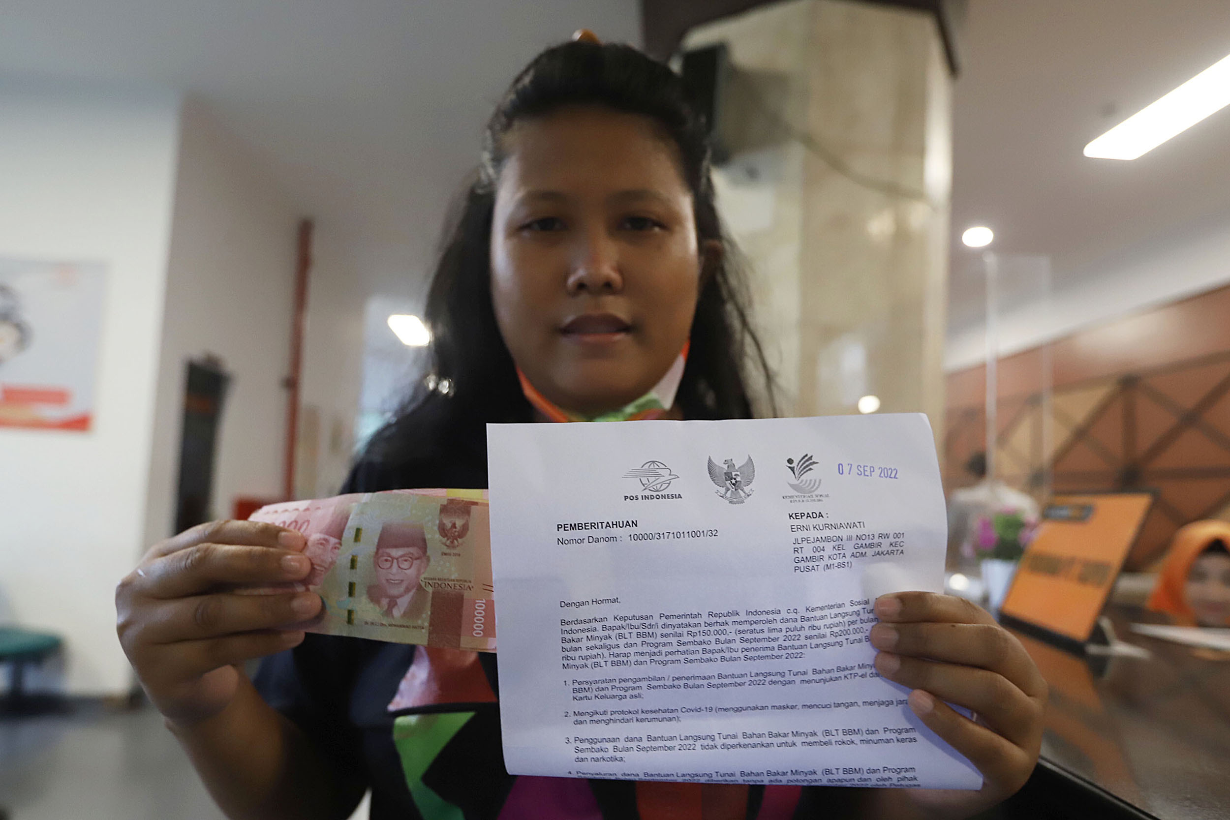 pencairan-blt-bbm-di-kantor-pos_20220907_182916.jpg