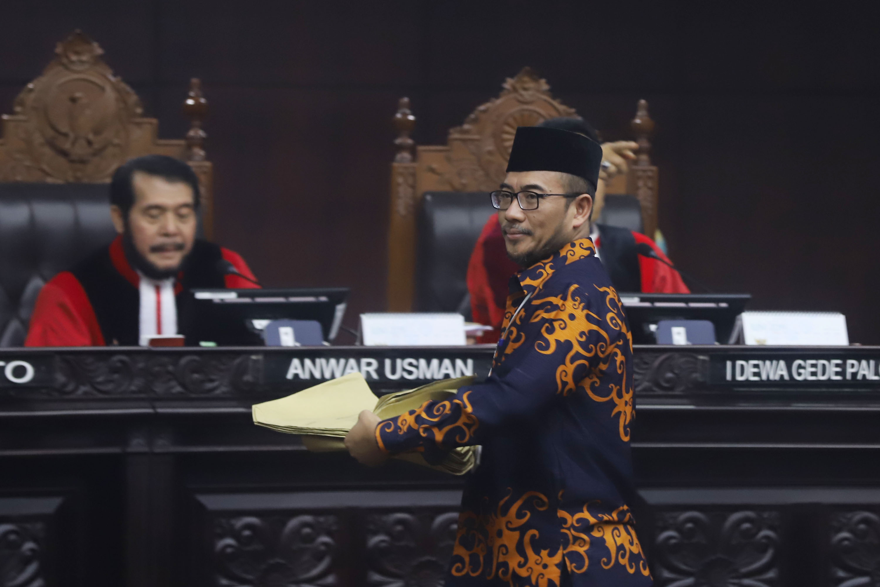 pencocokan-bukti-dari-kpu_20190620_171522.jpg