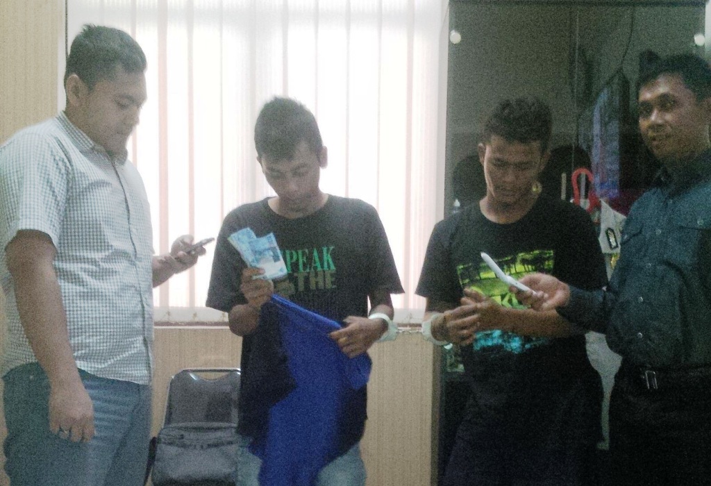 pencuri-emas_20151215_170019.jpg