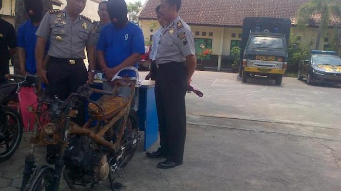 pencuri-kalung_20150209_192349.jpg