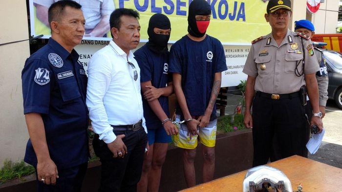 pencuri-sepeda-motor-fkh-16-dan-fap-16-saat-bersama-kapolsek-koja_20160822_153133.jpg