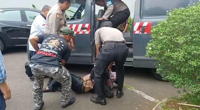penembakan-di-kantor-majelis-ulama-indonesia-selasa-2-mei.jpg