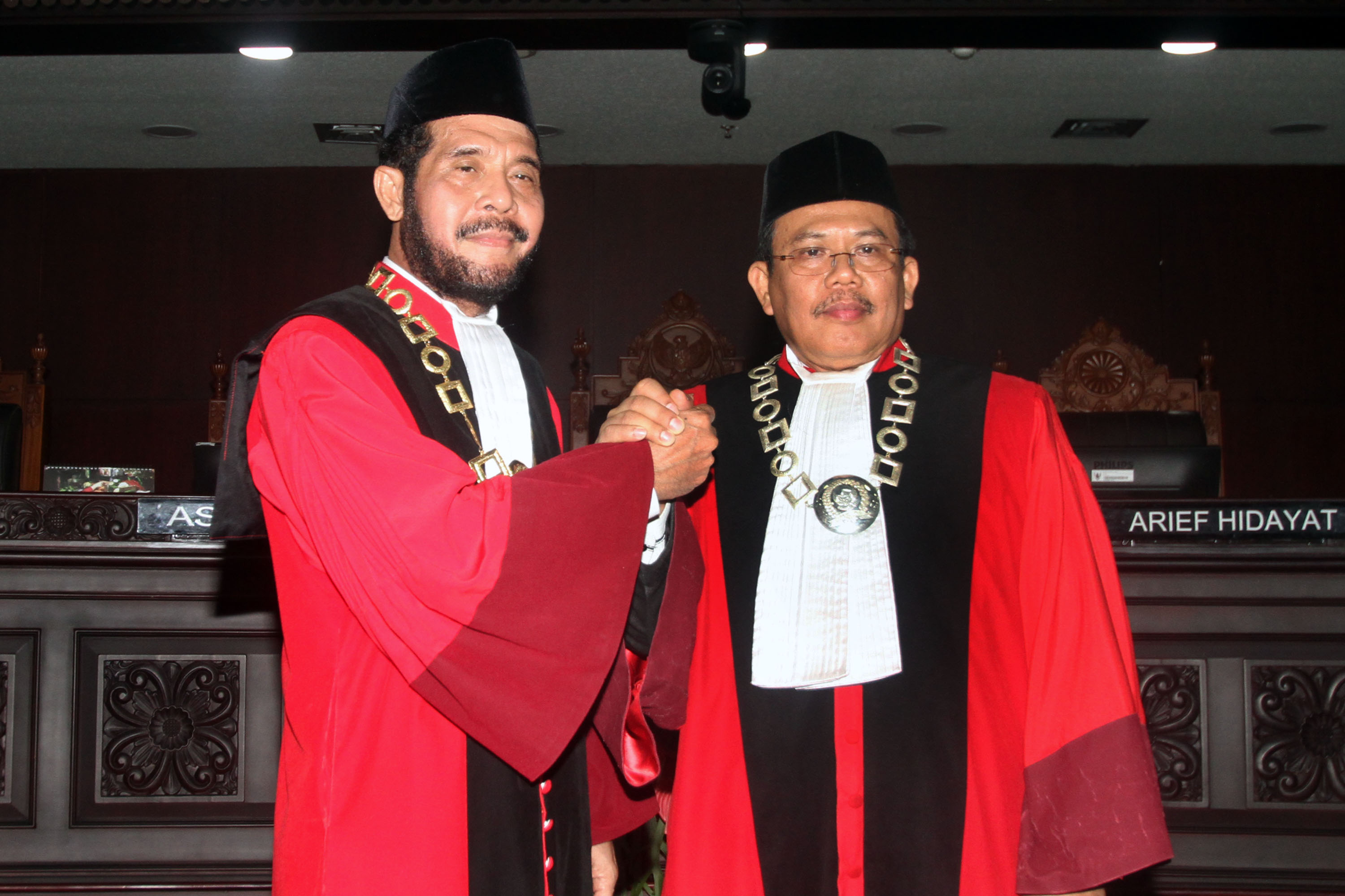 pengambilan-sumpah-jabatan-ketua-mk-terpilih_20180402_185619.jpg