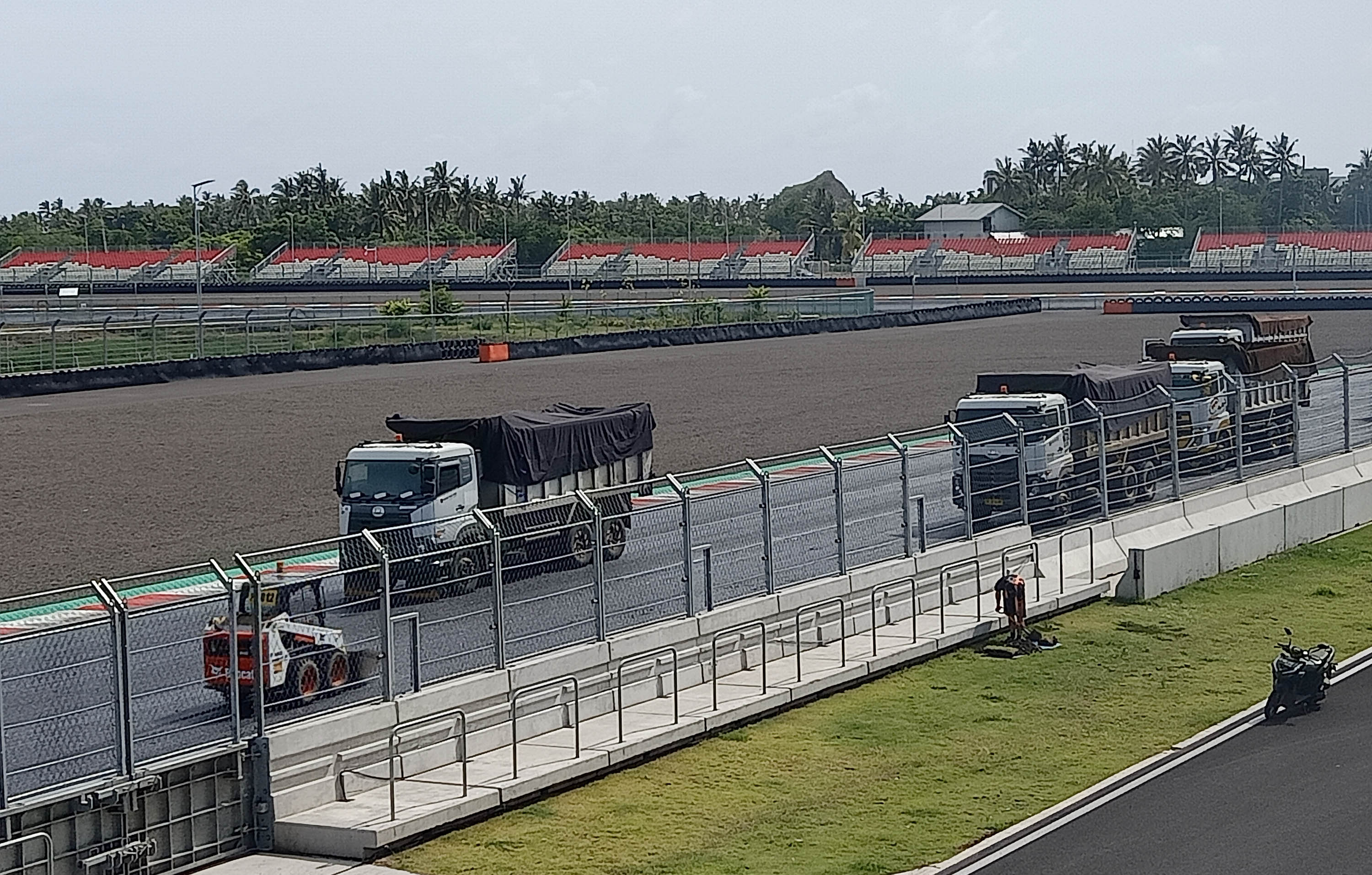 pengaspalan-ulang-sirkuit-mandalika-jelang-motogp_20220307_140600.jpg