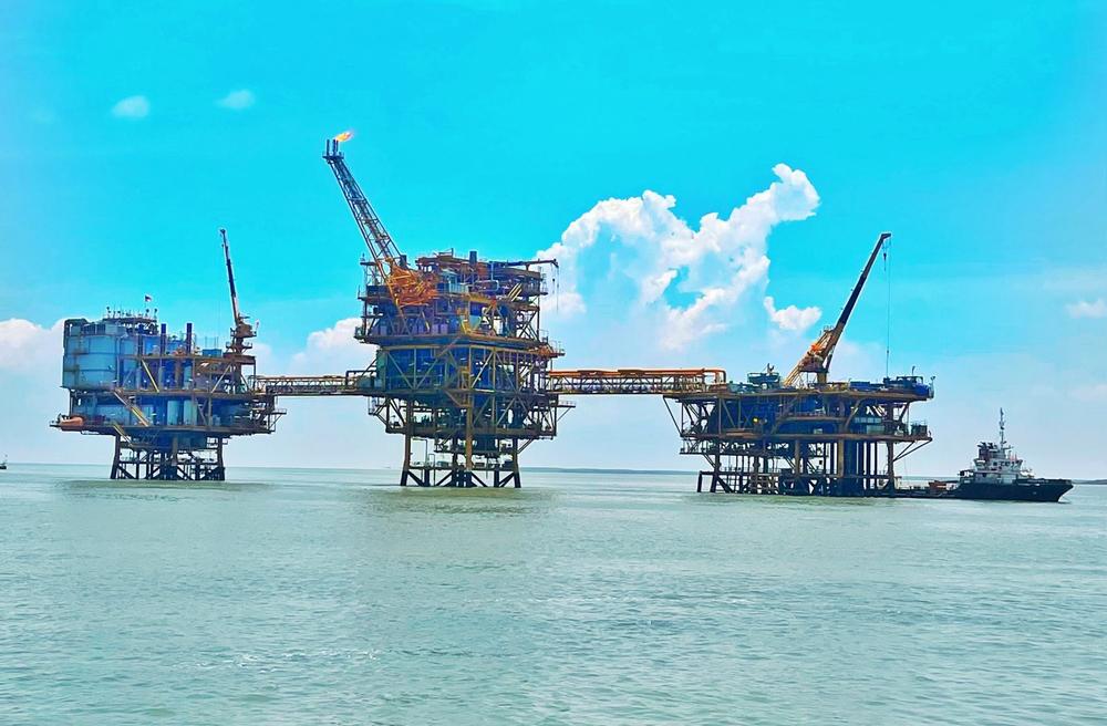 pengeboran-minyak-lepas-pantai-rig-skk-migas-pertamina.jpg