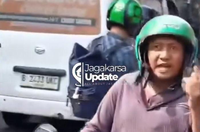 pengendara-motor-berhelm-ojol-penusukan-obeng-ditegur-merokok-di-Jalan-Ciganjur-Jagakarsa.jpg