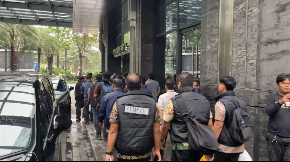 penggeledahan-di-dsi.jpg