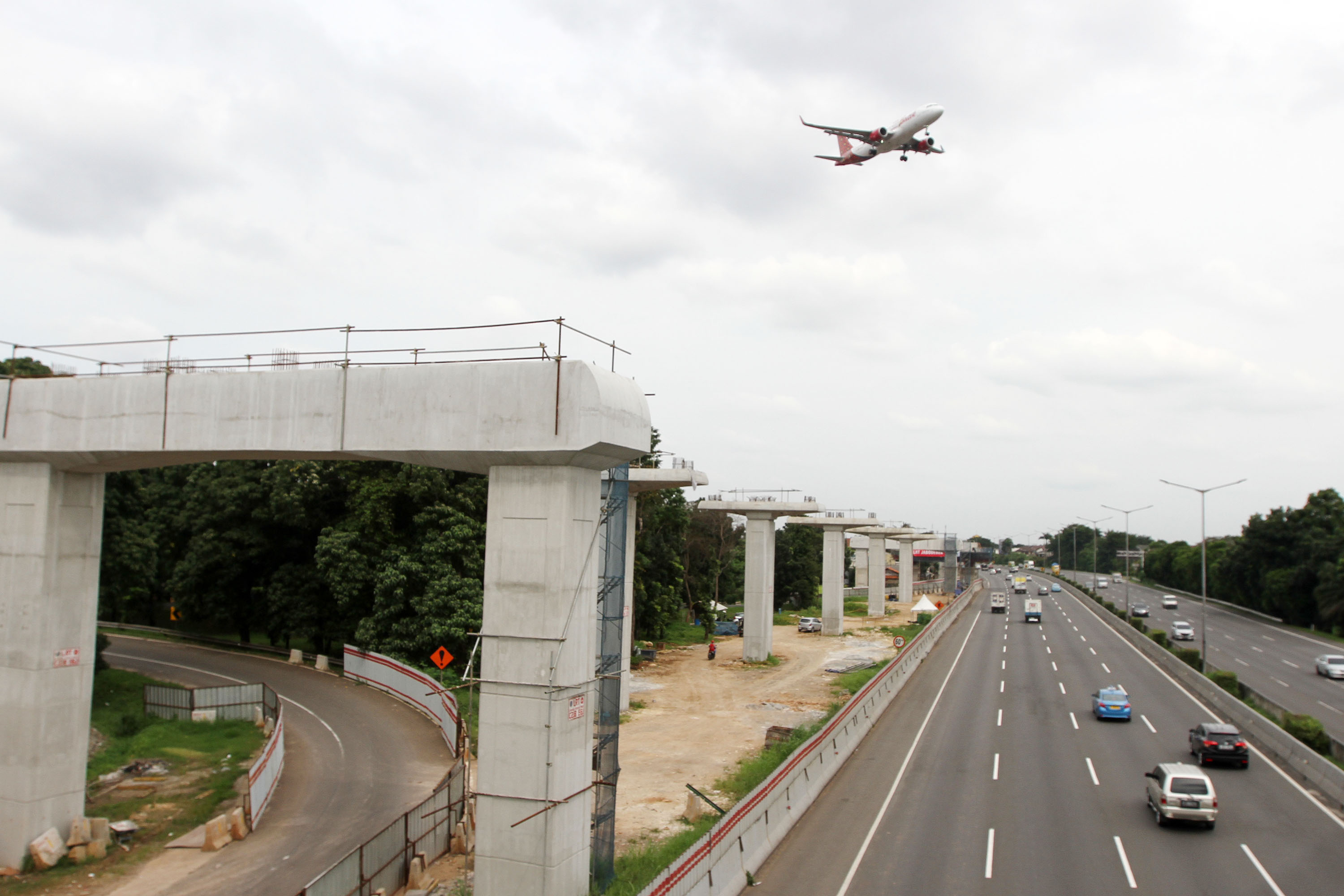 penghentian-sementara-proyek-infrastruktur-layang_20180223_203116.jpg