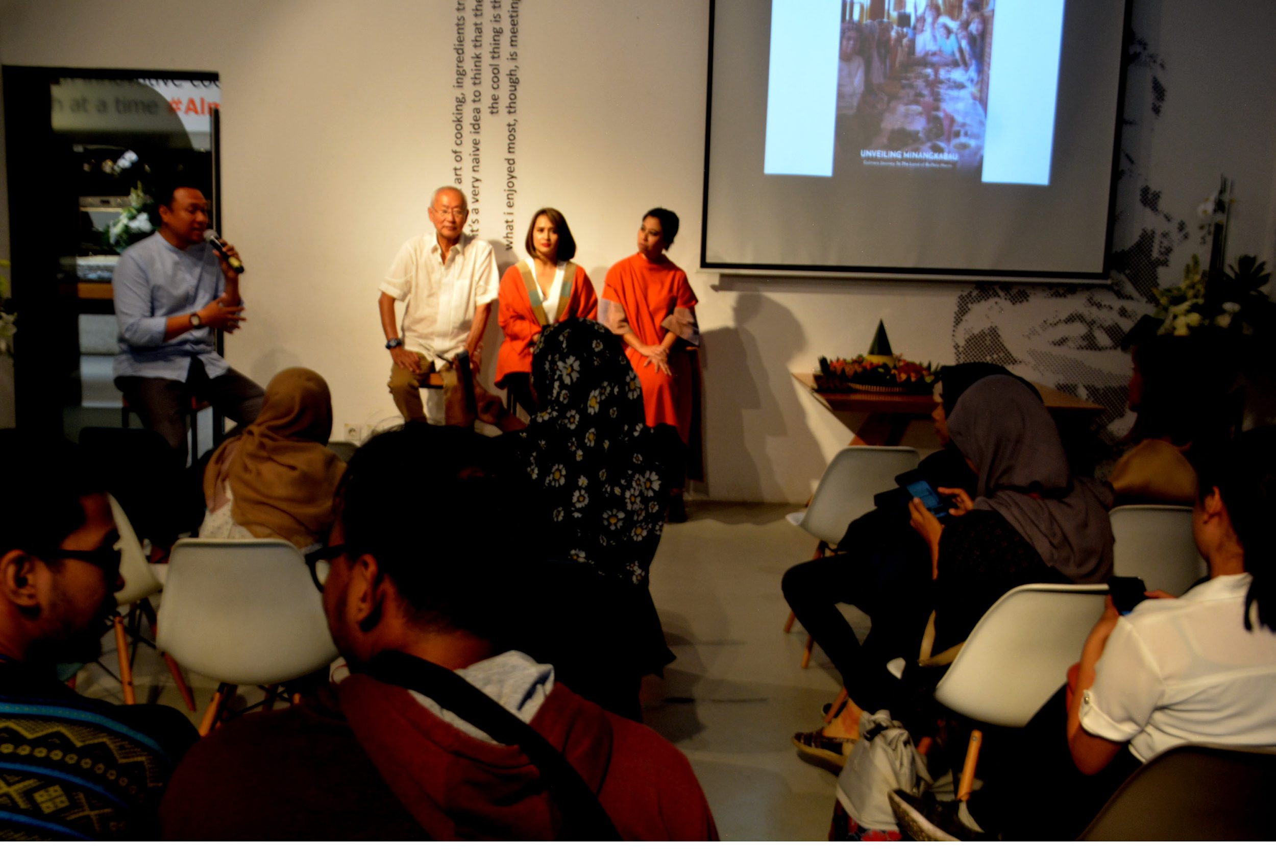 pengukuhan-pelangi-buana-sebagai-travel-concierge_20180918_143653.jpg