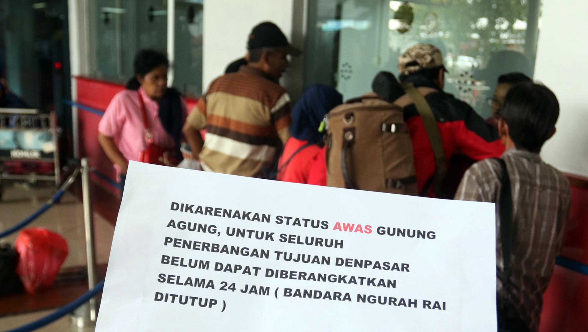 pengumuman-penundaan-keberangkatan-ke-bali_20171127_164440.jpg