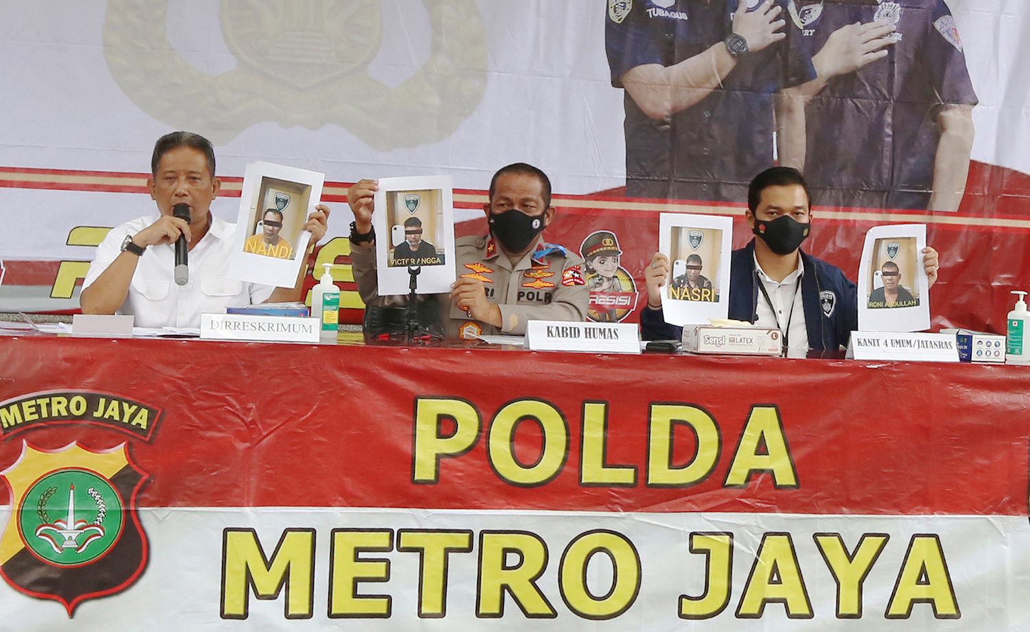 pengungkapan-perampokan-nasabah-bank-modus-gembos-ban_20211115_160529.jpg