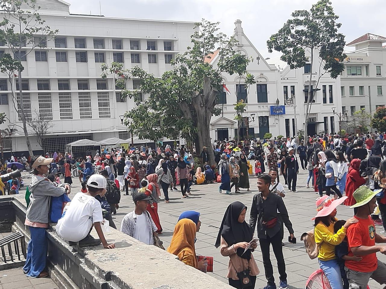 pengunjung-kota-tua-jakarta.jpg