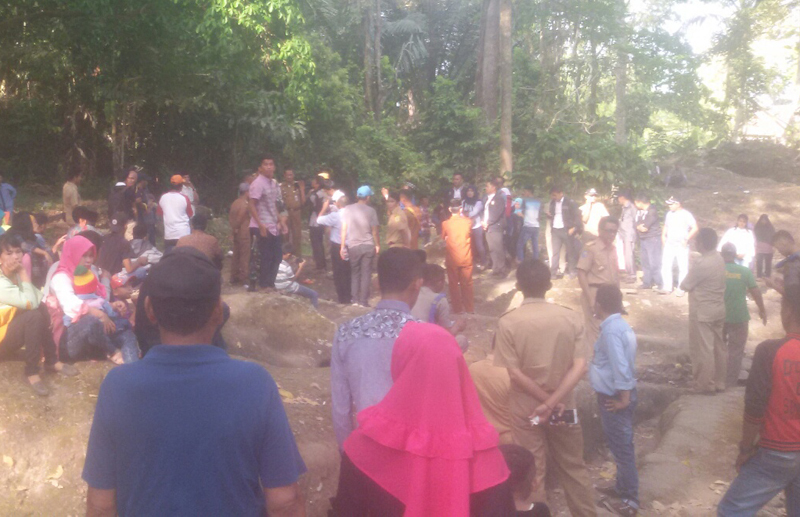 pengunjung-mappugau-sihanua-di-karampuang-desa-tompubulu-sinjai-senin-3010_20171031_123854.jpg