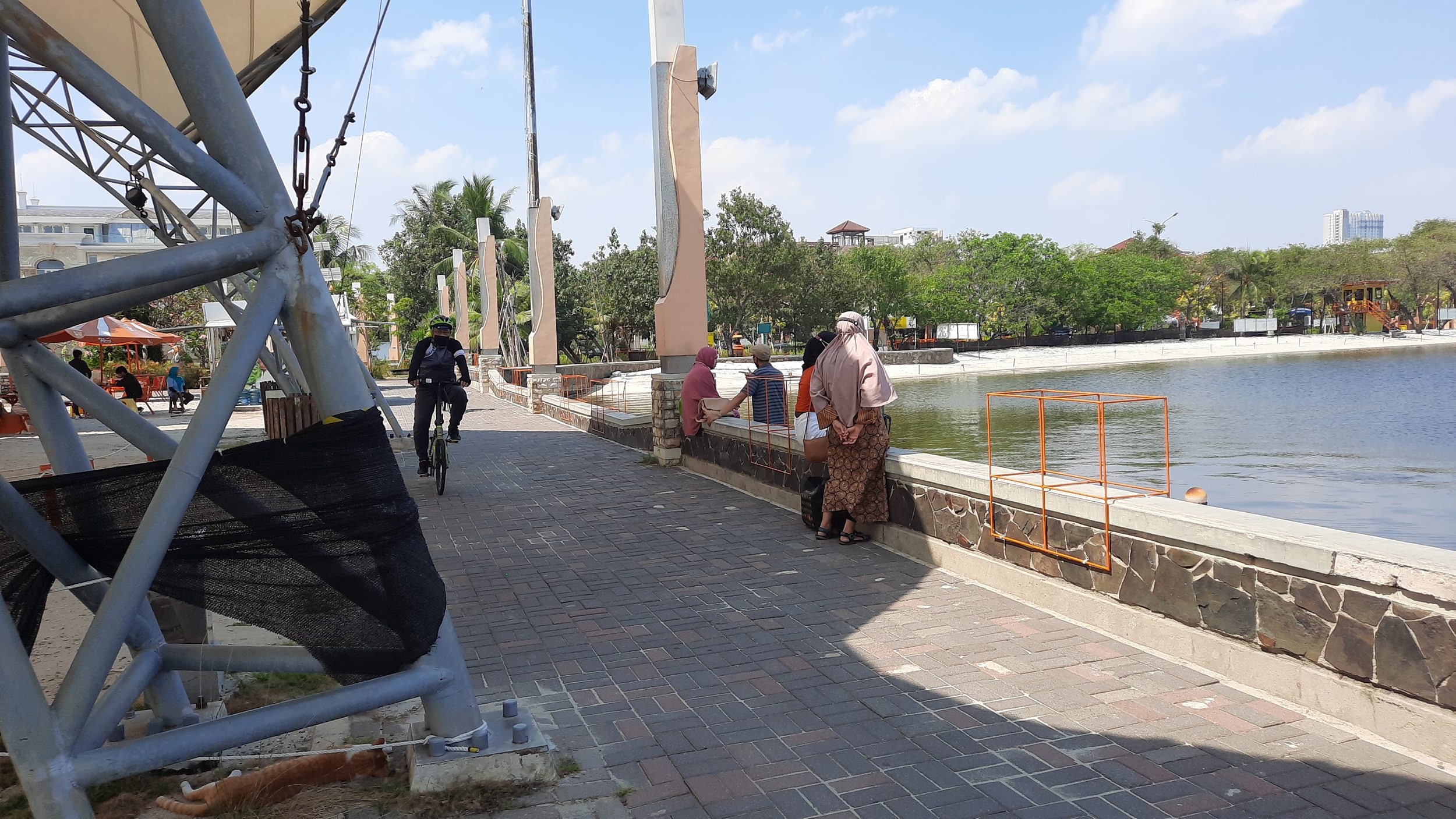 pengunjung-wisatawan-taman-impian-jaya-ancol-sudah-bervaksin_20210918_160811.jpg