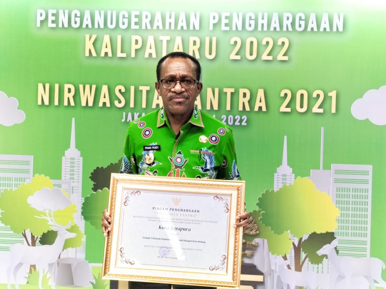 penjabat-pj-wali-kota-jayapura-frans-pekey.jpg