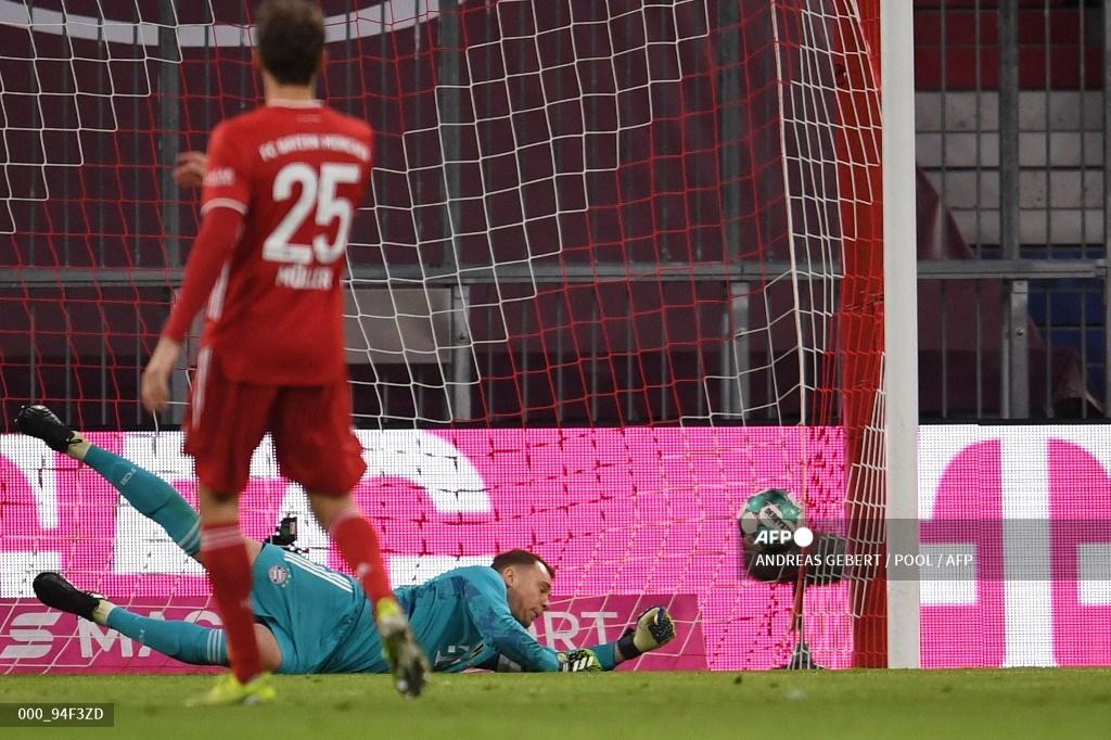penjaga-gawang-bayern-munich-asal-jerman-manuel-neuer-gagal-melakukan-penyelamatan.jpg