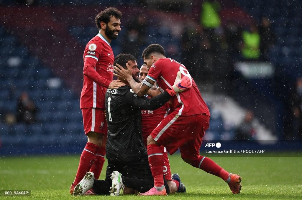 penjaga-gawang-liverpool-asal-brazil-alisson-becker-2l-merayakan-gol.jpg