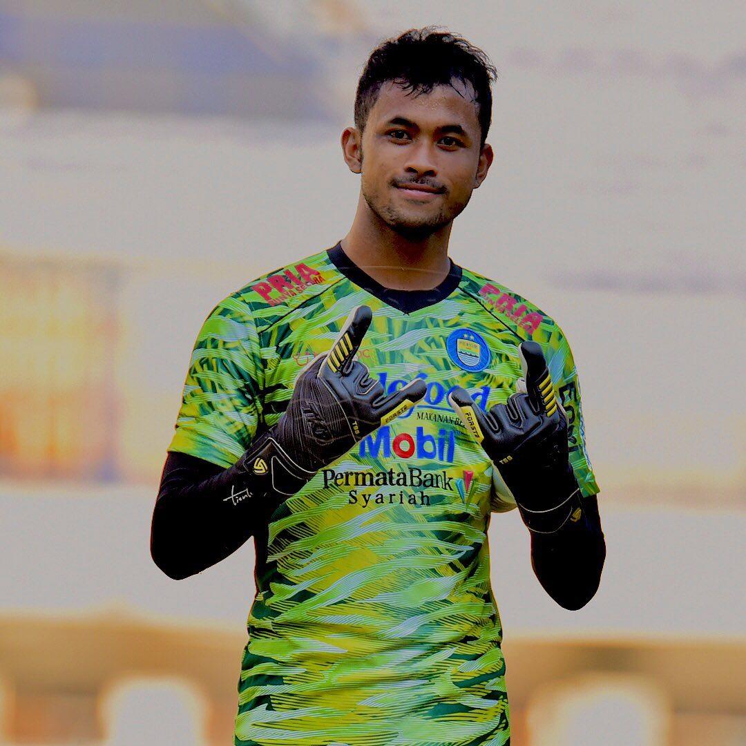 penjaga-gawang-muda-persib-bandung-muhammad-aqil-savik.jpg