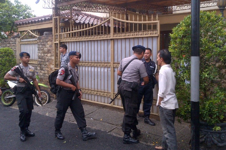 penjagaan-rumah-budi-gunawan_20150115_103018.jpg