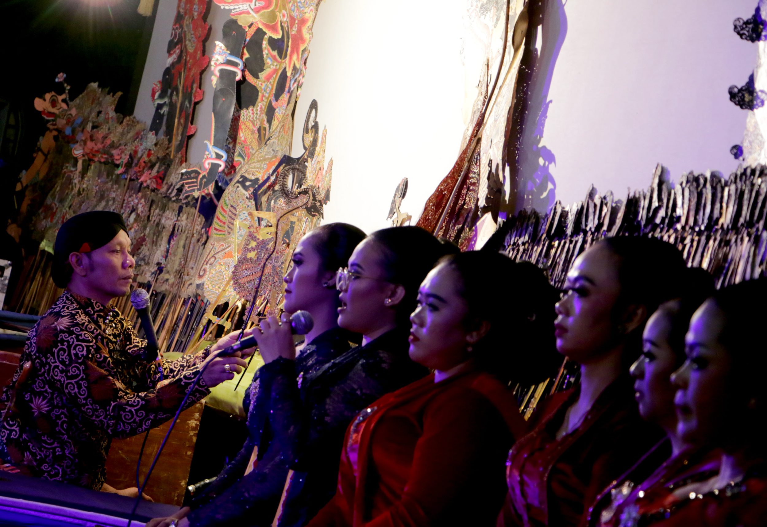MALAM JUMAT - Acara pementasan wayang kulit yang mengusung tema 