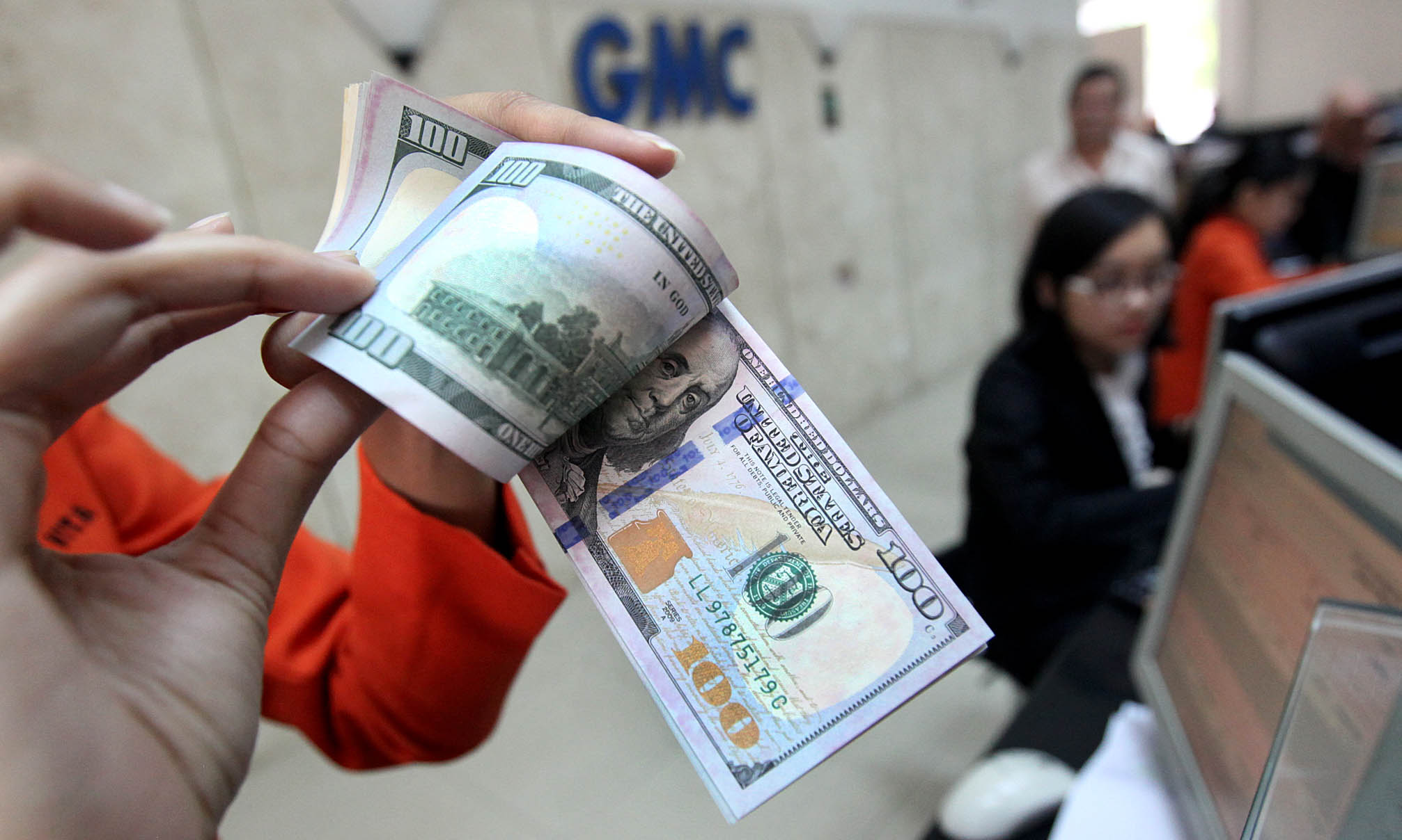 penukaran-mata-uang-dollar-di-bandung_20150512_202137.jpg