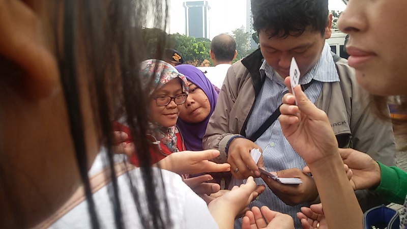 penukaran-uang-jelang-idul-fitri_20170605_144931.jpg