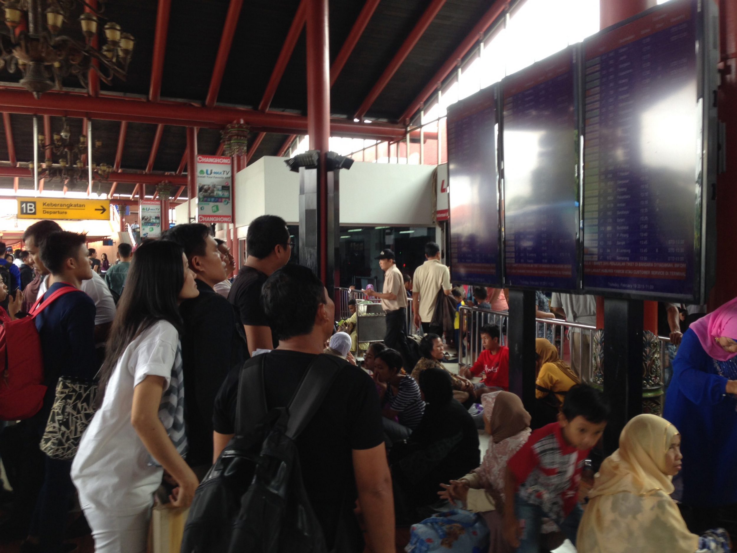 penumpang-lion-air-batal-berangkat-dari-bandara-soekarno-hatta_20150220_142254.jpg