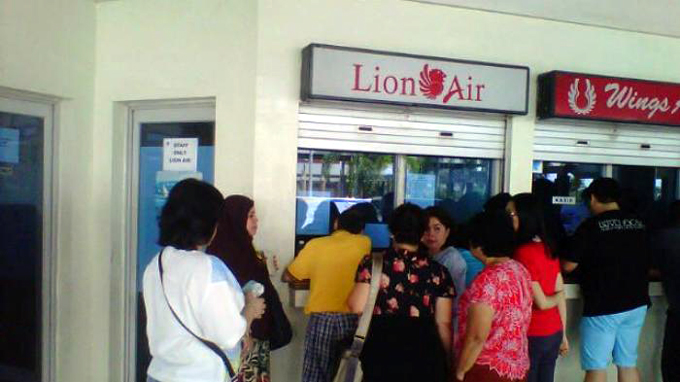 penumpang-lion-air-di-bandara-smb-palembang_20150221_150437.jpg