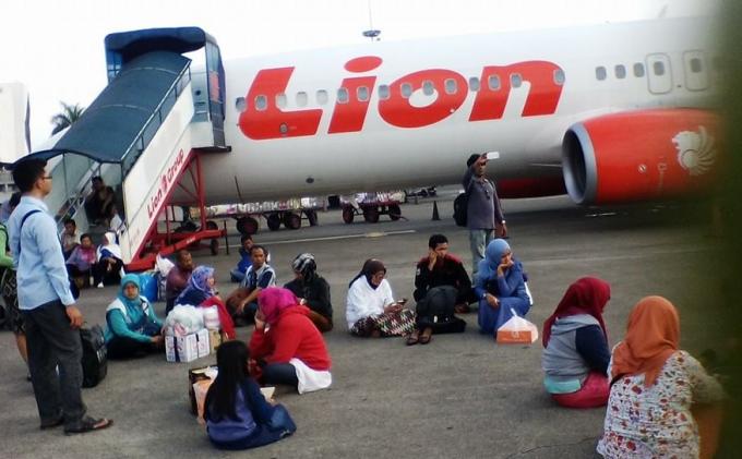 penumpang-lion-air-duduk_20150220_115922.jpg