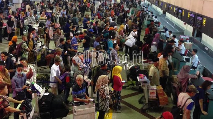 penumpukan-penumpang-di-bandara-juanda-surabaya_20180629_094851.jpg
