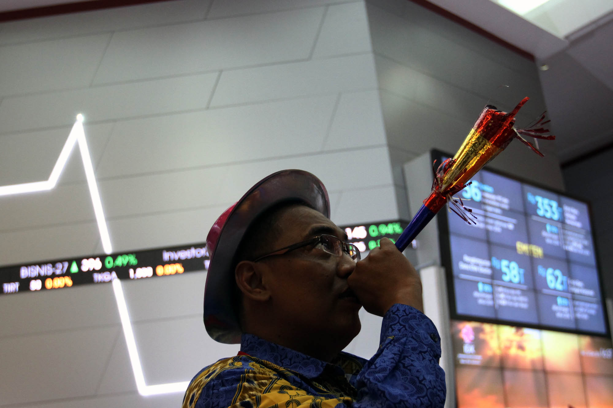 penutupan-perdagangan-saham-2015_20151230_201302.jpg
